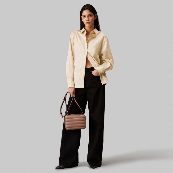Calvin Klein Line Quilt Bolsa de hombro 22 cm