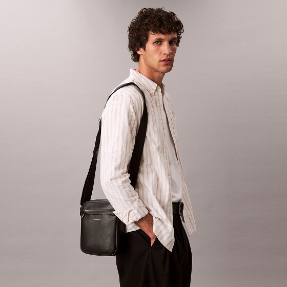 Calvin Klein Raised Bolsa de hombro 19 cm