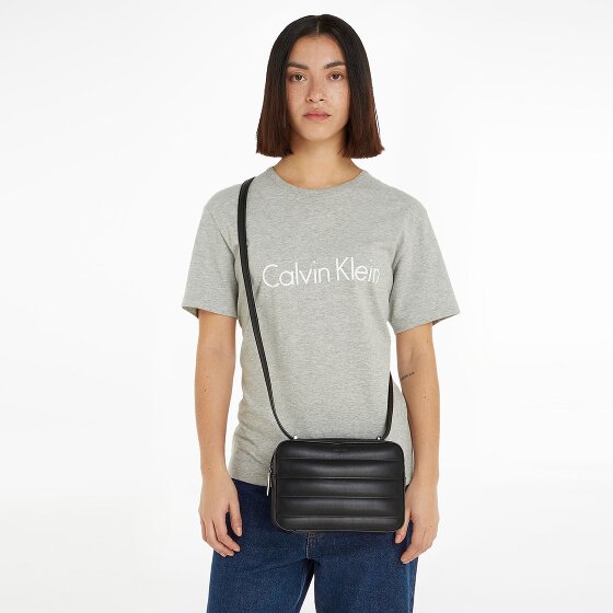 Calvin Klein Line Quilt Bolsa de hombro 22 cm