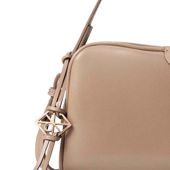 Calvin Klein Embossed Bolsa de hombro 24.5 cm