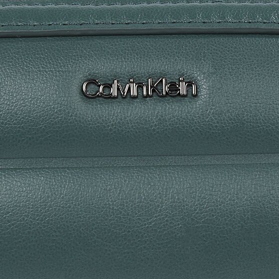 Calvin Klein Line Quilt Bolsa de hombro 22 cm