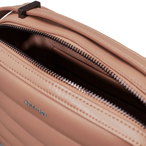 Calvin Klein Line Quilt Bolsa de hombro 22 cm