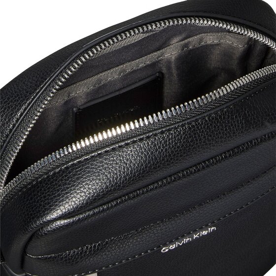 Calvin Klein Raised Bolsa de hombro 19 cm